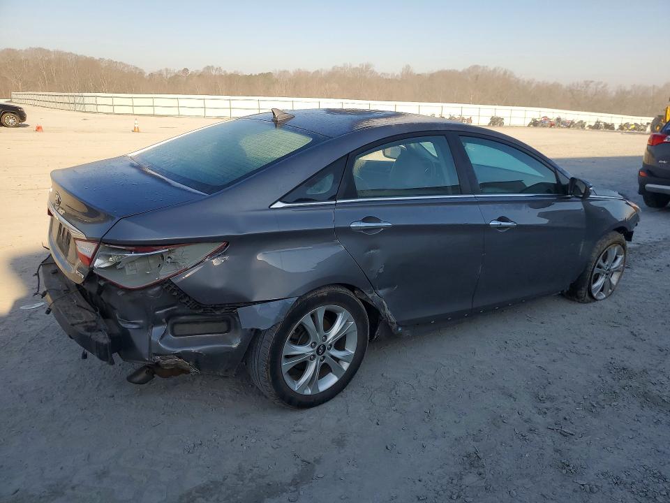 Photo 3 from auction – 2011 HYUNDAI SONATA with VIN 5NPEC4AC5BH136448