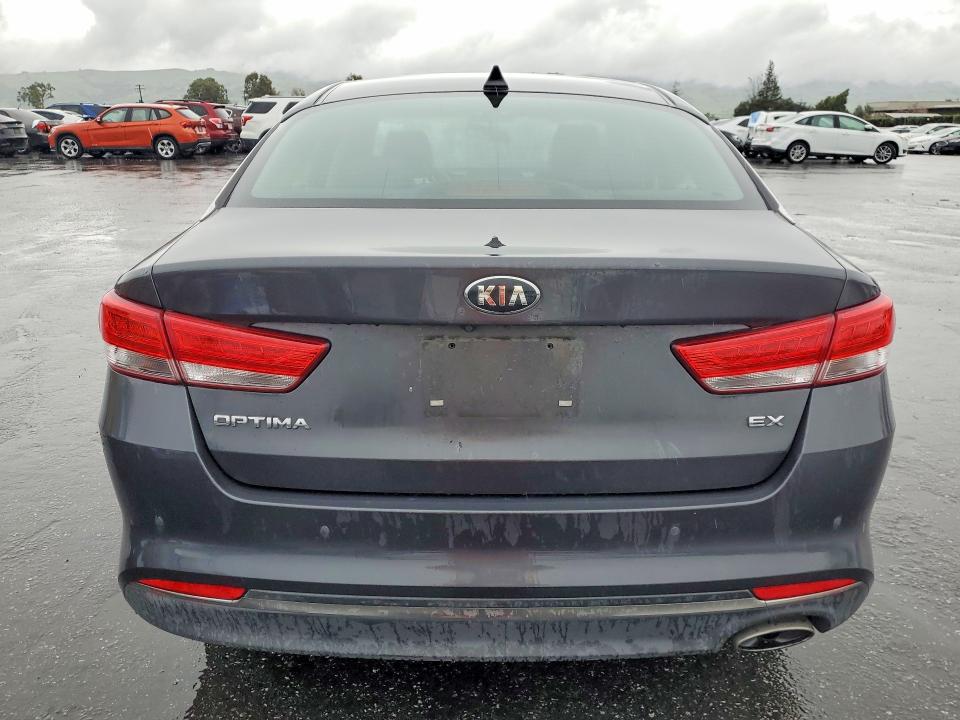 Photo 6 from auction – 2018 KIA OPTIMA with VIN 5XXGU4L36JG210621