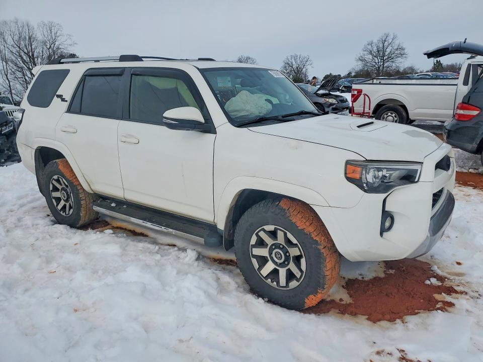 Zdjęcie 4 z aukcji – 2018 TOYOTA 4RUNNER z VIN JTEBU5JR9J5488579