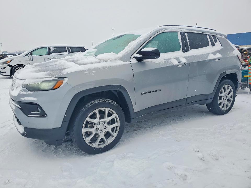 JEEP COMPASS 2022 with VIN 3C4NJDFB3NT208046 - Photo from auction