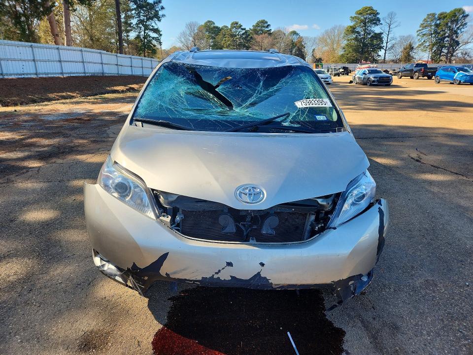 Photo 5 from auction – 2017 TOYOTA SIENNA with VIN 5TDYZ3DC2HS881128