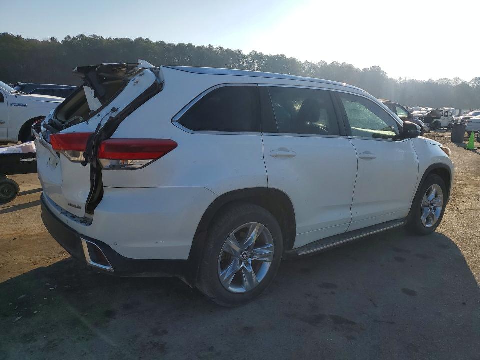 Photo 3 from auction – 2018 TOYOTA HIGHLANDER with VIN 5TDYZRFH6JS269998