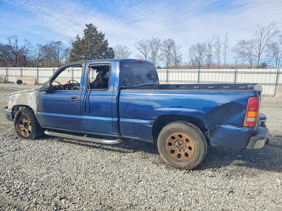 Photo 2 from auction – 2004 CHEVROLET SILVERADO with VIN 2GCEC19T741367651
