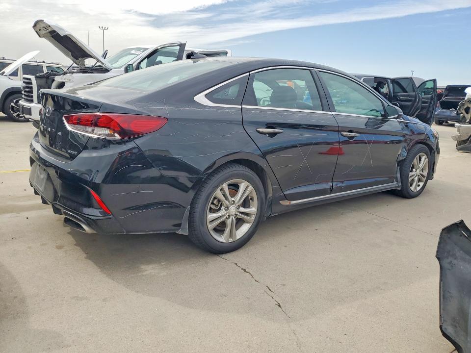 Photo 3 from auction – 2019 HYUNDAI SONATA LIM with VIN 5NPE34AF4KH793395