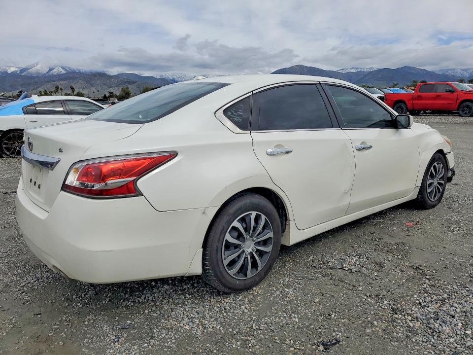 صورة رقم 3 من المزاد - 2015 NISSAN ALTIMA مع VIN 1N4AL3AP7FC412244