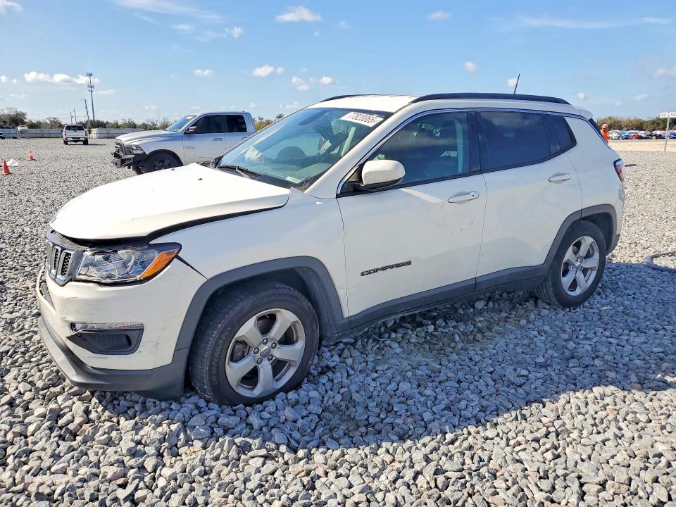 JEEP COMPASS 2019 with VIN 3C4NJCBB4KT851789 - Photo from auction