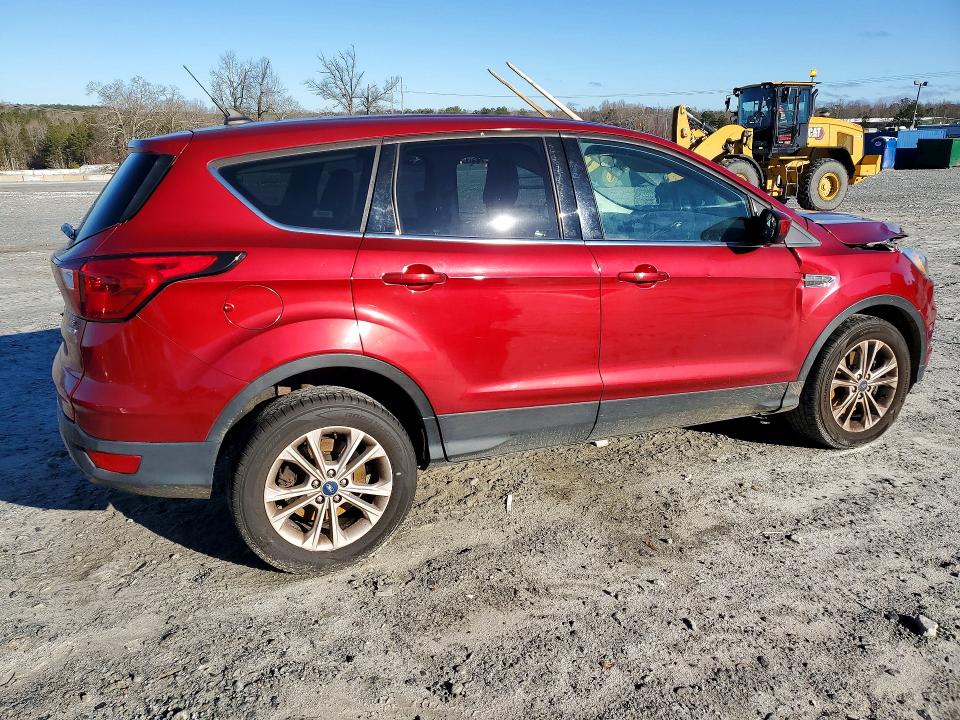 Photo 3 from auction – 2019 FORD ESCAPE SE with VIN 1FMCU9G9XKUC08551