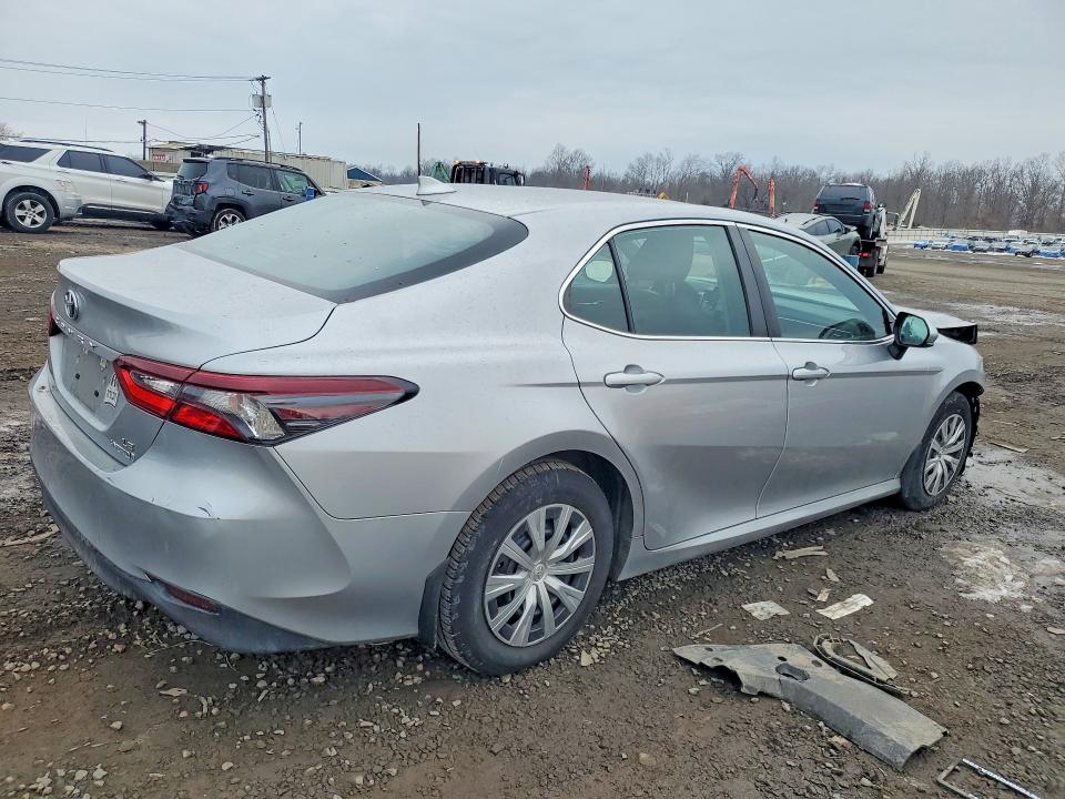 Photo 3 from auction – 2022 TOYOTA CAMRY with VIN 4T1C31AK1NU584057