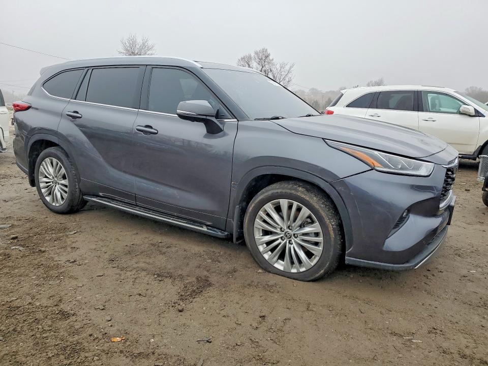 Photo 4 from auction – 2023 TOYOTA HIGHLANDER with VIN 5TDKDRBH8PS001361