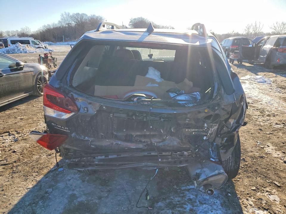 Photo 6 from auction – 2020 SUBARU FORESTER T with VIN JF2SKAXC2LH483894