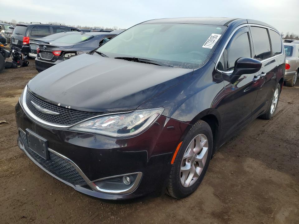 CHRYSLER PACIFICA 2017 with VIN 2C4RC1BG9HR823901 - Photo from auction