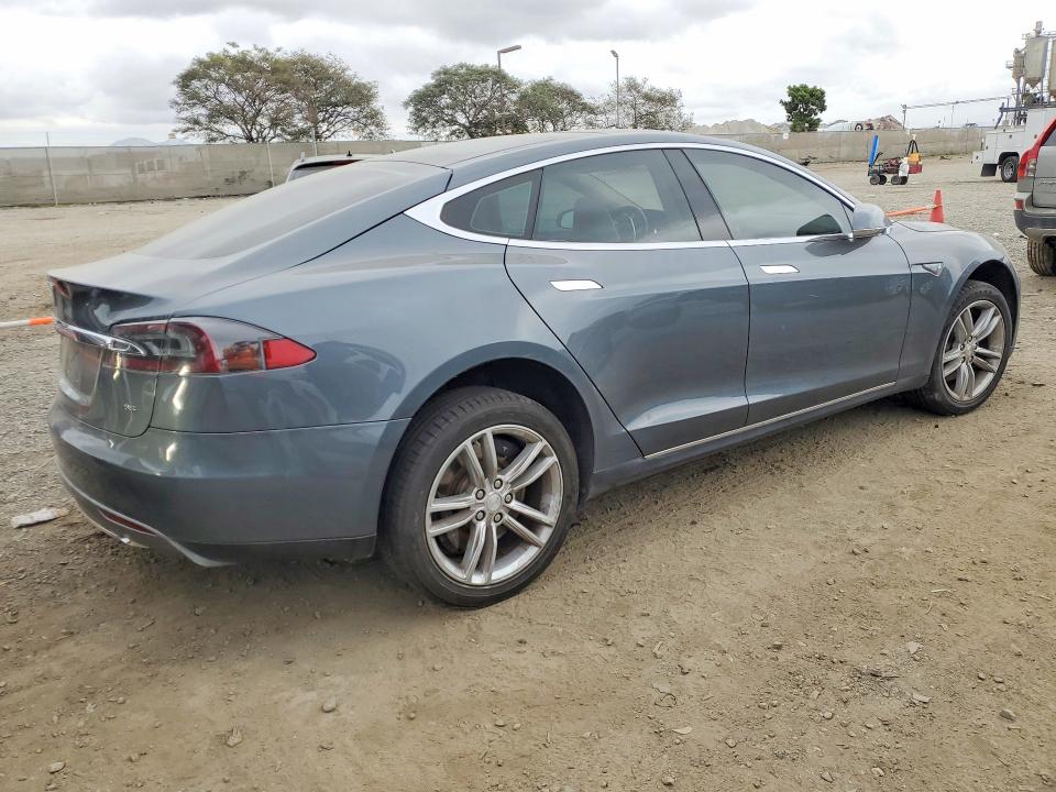 Photo 3 from auction – 2013 TESLA MODEL S with VIN 5YJSA1DN5DFP04526