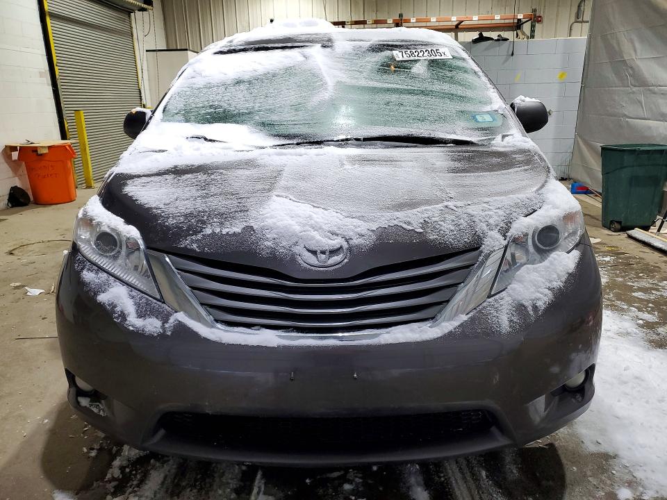 Photo 5 from auction – 2011 TOYOTA SIENNA XLE with VIN 5TDYK3DC4BS079546