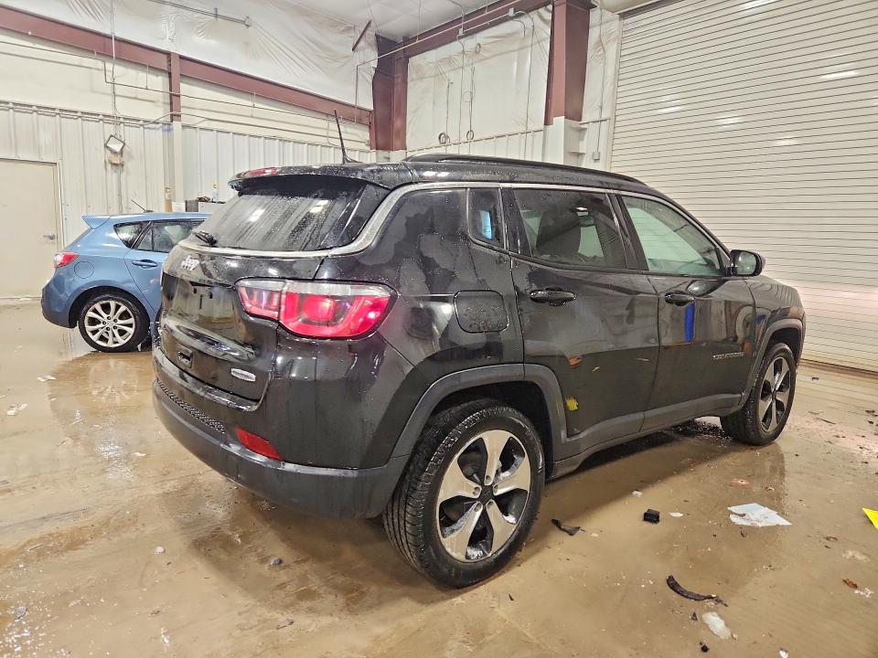 Photo 3 from auction – 2018 JEEP COMPASS with VIN 3C4NJDBB9JT153277