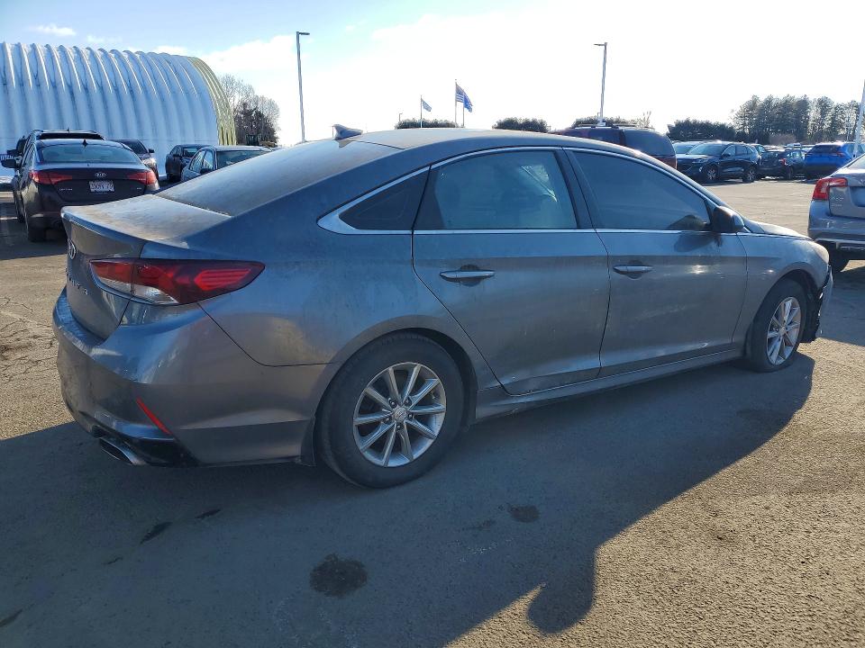 Photo 3 from auction – 2019 HYUNDAI SONATA with VIN 5NPE24AF7KH740631