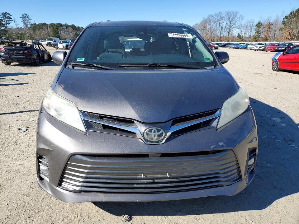 Photo 5 from auction – 2018 TOYOTA SIENNA with VIN 5TDYZ3DC8JS919922