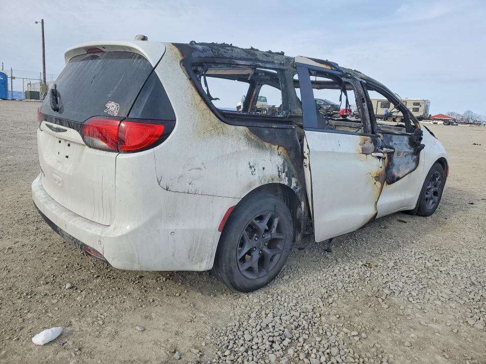 Photo 3 from auction – 2018 CHRYSLER PACIFICA with VIN 2C4RC1EG7JR321471