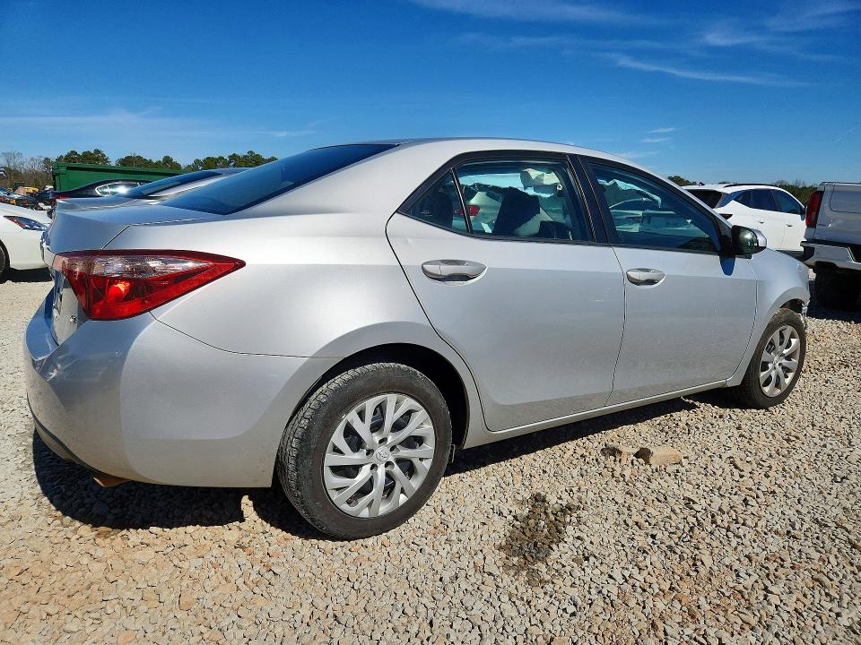 Photo 3 from auction – 2018 TOYOTA COROLLA with VIN 5YFBURHEXJP782879