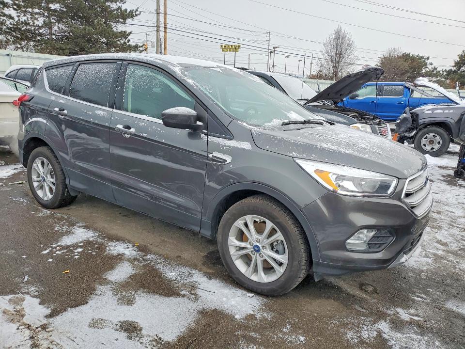 Photo 4 from auction – 2019 FORD ESCAPE with VIN 1FMCU9GD2KUA32776