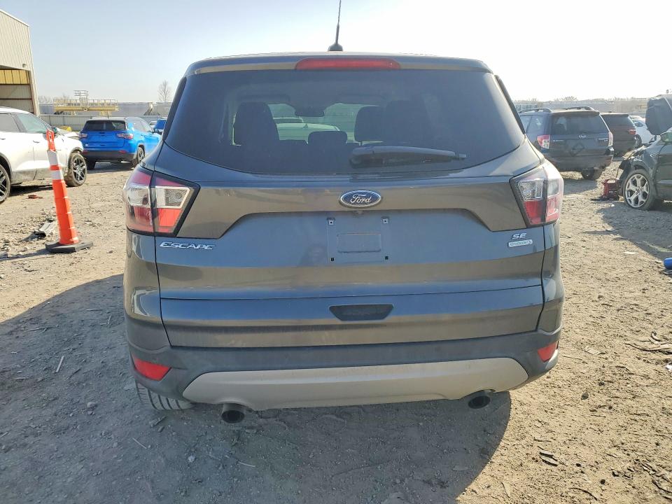 Photo 6 from auction – 2017 FORD ESCAPE SE with VIN 1FMCU0GD6HUC27865