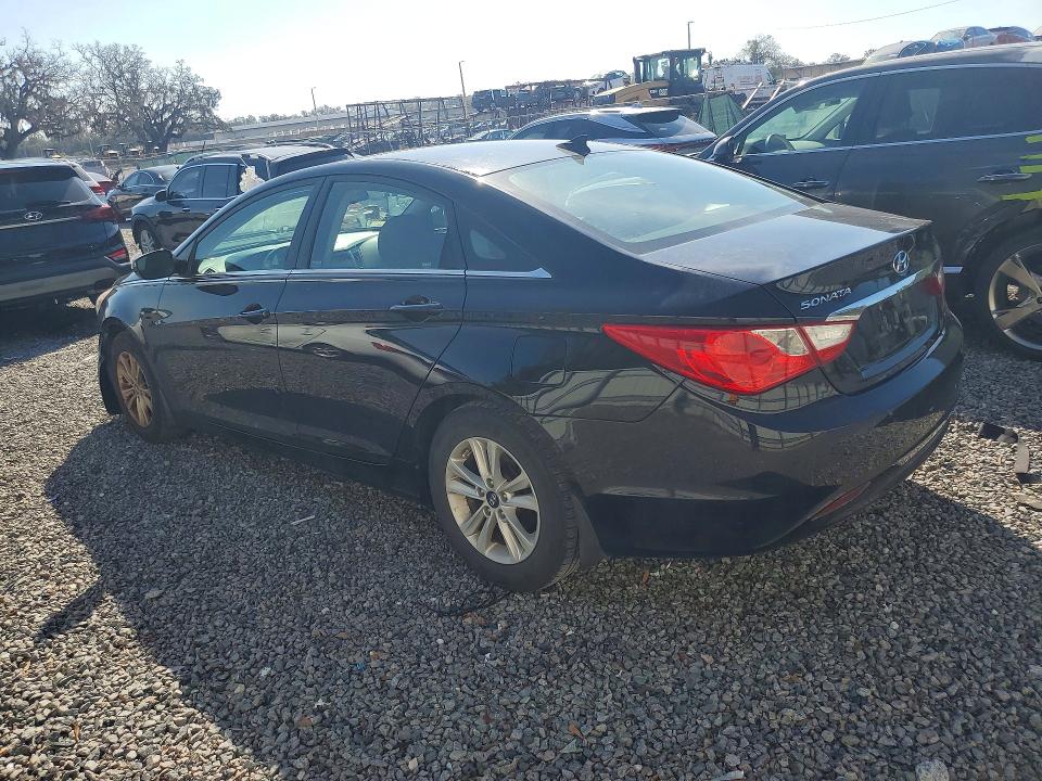 Photo 2 from auction – 2013 HYUNDAI SONATA with VIN 5NPEB4AC0DH557614