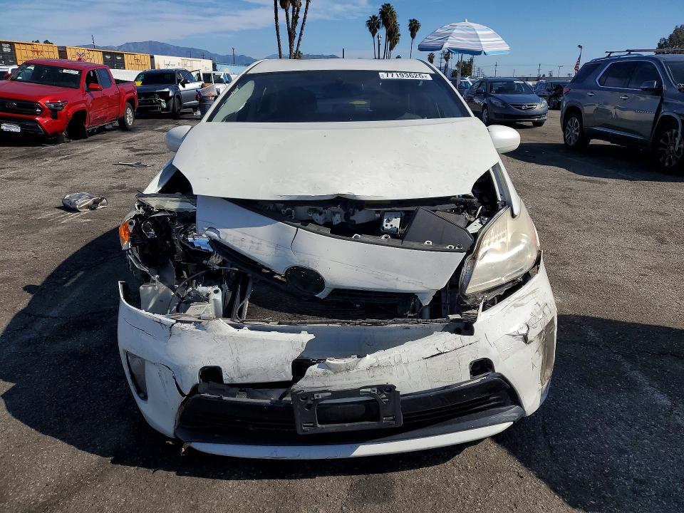 Photo 5 from auction – 2014 TOYOTA PRIUS with VIN JTDKN3DU5E1747619