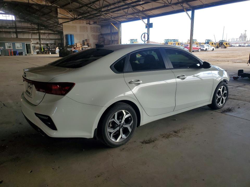 Photo 3 from auction – 2025 KIA FORTE with VIN 3KPF24AD5ME372055