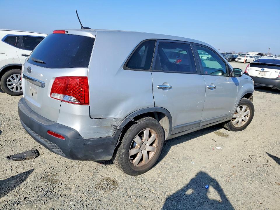 Photo 3 from auction – 2011 KIA SORENTO BA with VIN 5XYKTCA10BG029469