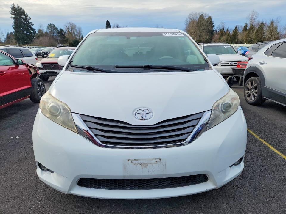 Photo 5 from auction – 2013 TOYOTA SIENNA XLE with VIN 5TDYK3DC6DS364686