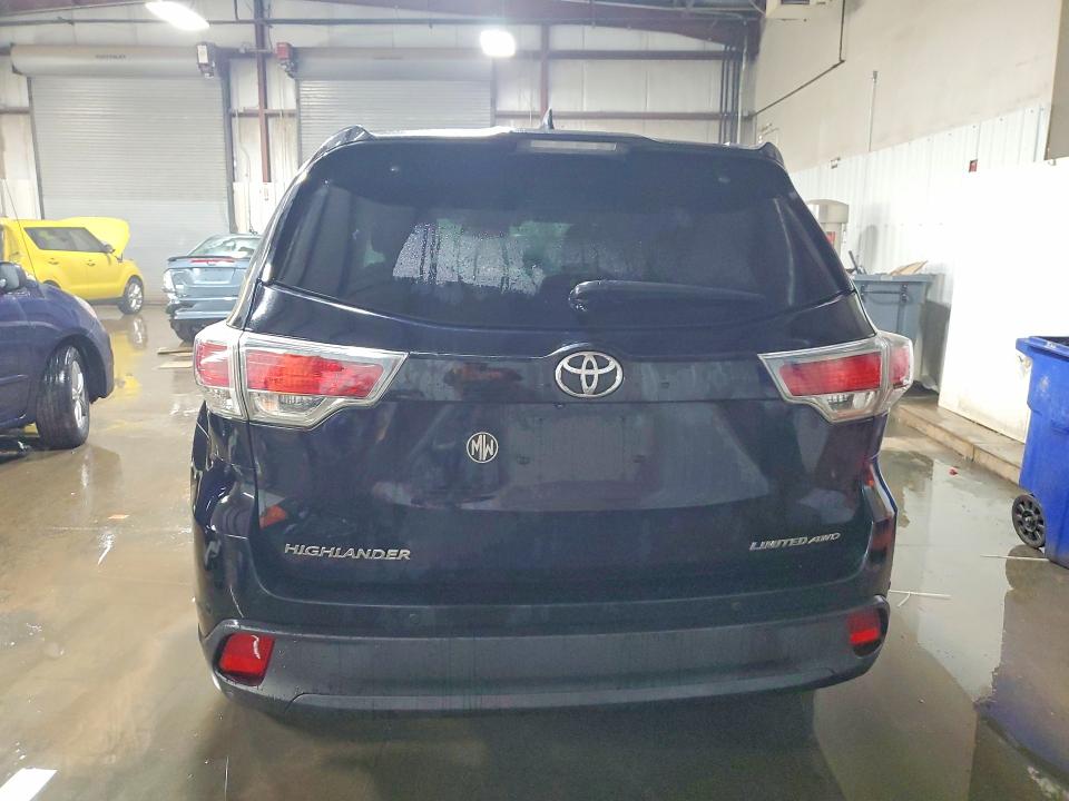 Photo 6 from auction – 2016 TOYOTA HIGHLANDER with VIN 5TDDKRFH3GS229907
