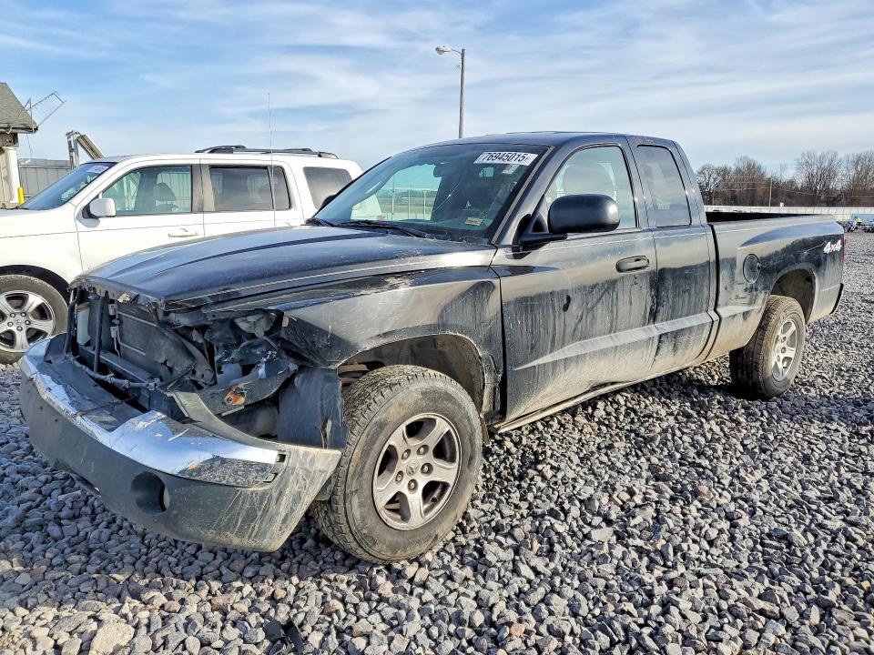 DODGE DAKOTA 2005 with VIN 1D7HW42N15S315537 - Photo from auction