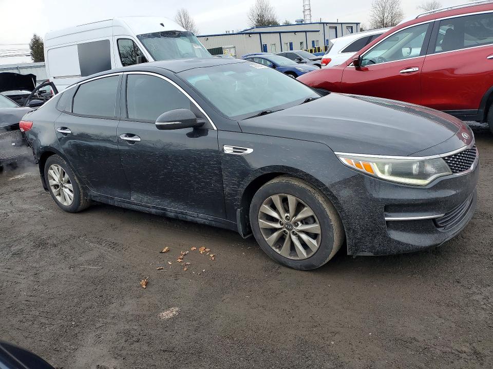 Photo 4 from auction – 2017 KIA OPTIMA with VIN 5XXGU4L37HG133834