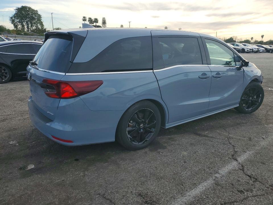 Photo 3 from auction – 2023 HONDA ODYSSEY with VIN 5FNRL6H76PB065885