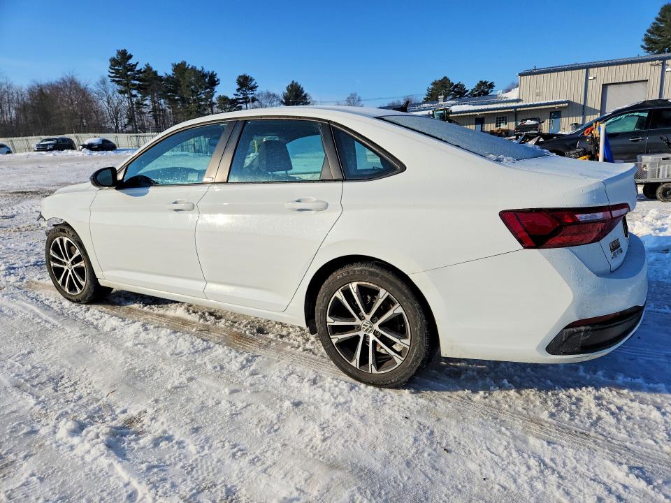 Photo 2 from auction – 2024 VOLKSWAGEN JETTA with VIN 3VWBM7BU3RM033684
