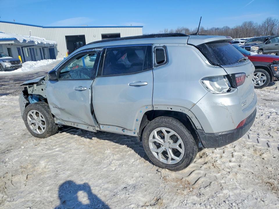 Photo 2 from auction – 2024 JEEP COMPASS with VIN 3C4NJDBN2RT107778