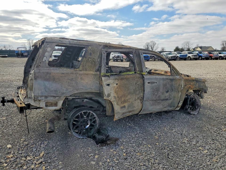 Photo 3 from auction – 2015 CHEVROLET TAHOE with VIN 1GNSKBKC8FR258297