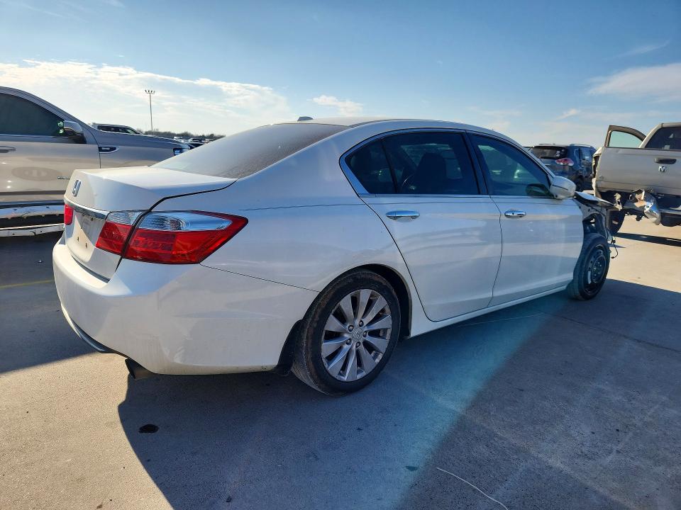 Photo 3 from auction – 2014 HONDA ACCORD with VIN 1HGCR2F85EA013356