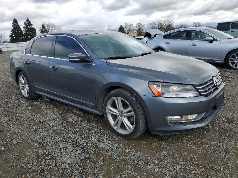 Photo 4 from auction – 2014 VOLKSWAGEN PASSAT with VIN 1VWBN7A30EC078292