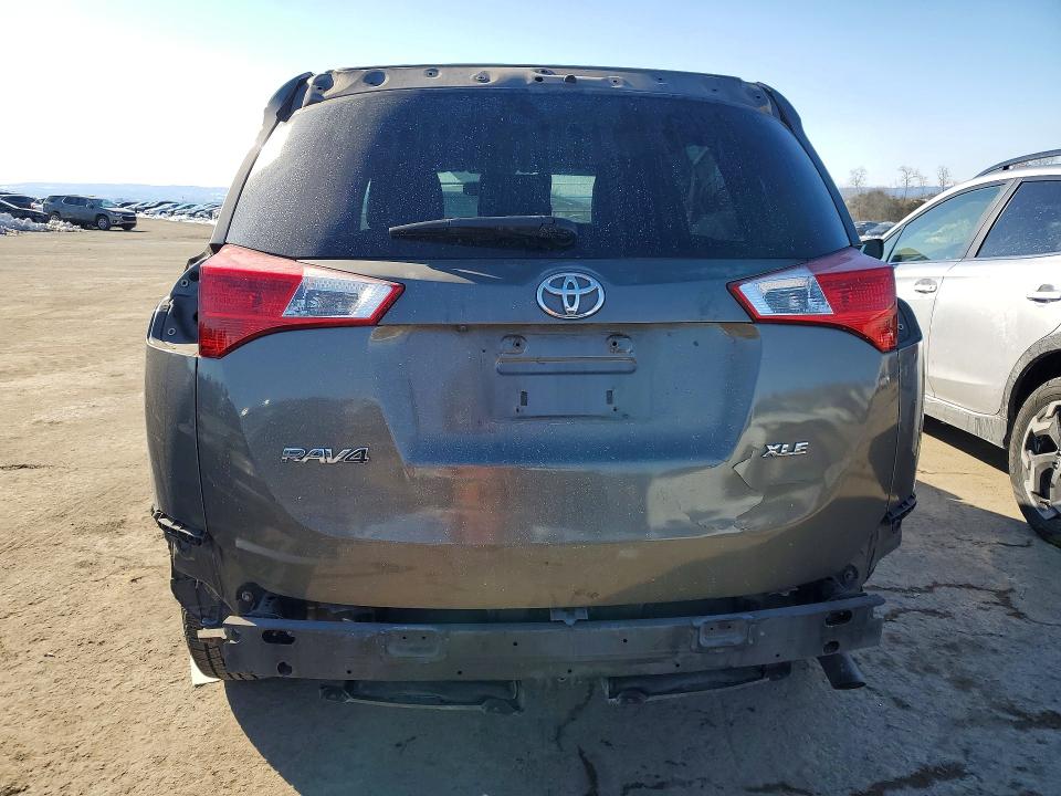 Photo 6 from auction – 2015 TOYOTA RAV4 XLE with VIN JTMWFREV4FD066389