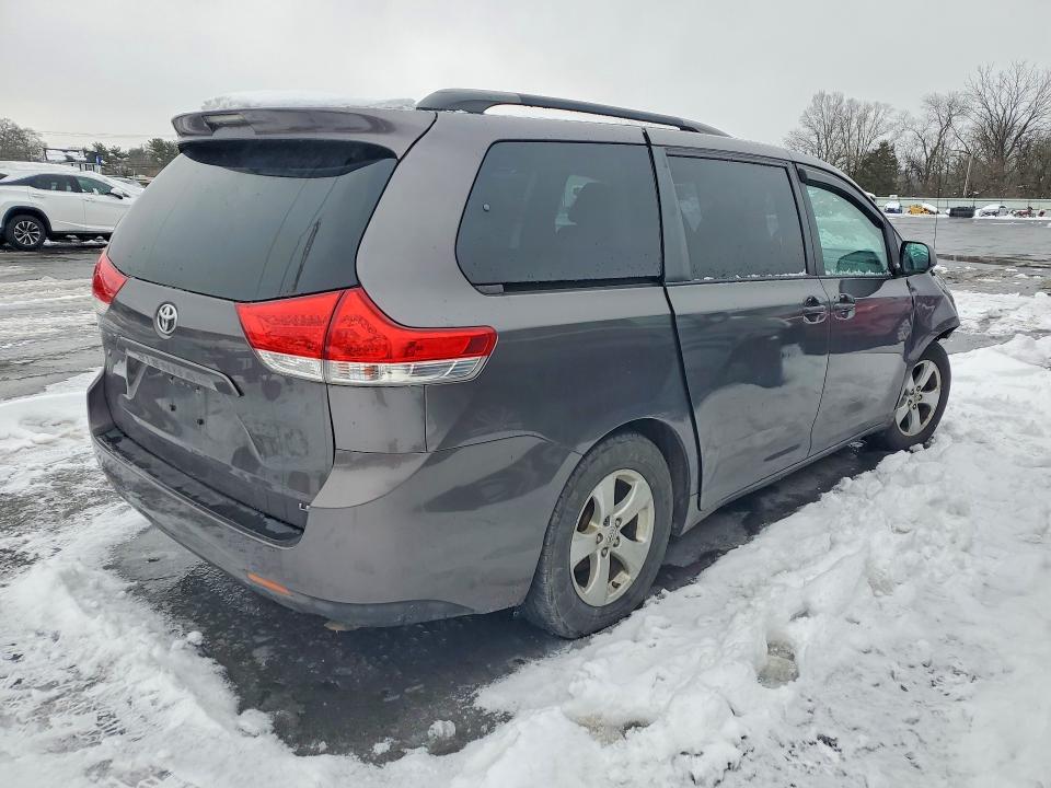 Photo 3 from auction – 2011 TOYOTA SIENNA with VIN 5TDKK3DC7BS098923