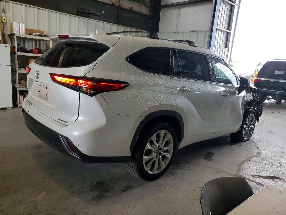 Photo 3 from auction – 2023 TOYOTA HIGHLANDER with VIN 5TDKDRAHXPS039708