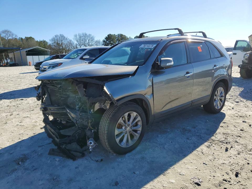 KIA SORENTO 2015 with VIN 5XYKU4A70FG587402 - Photo from auction