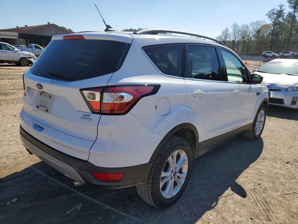 Photo 3 from auction – 2018 FORD ESCAPE with VIN 1FMCU0GD3JUB47641