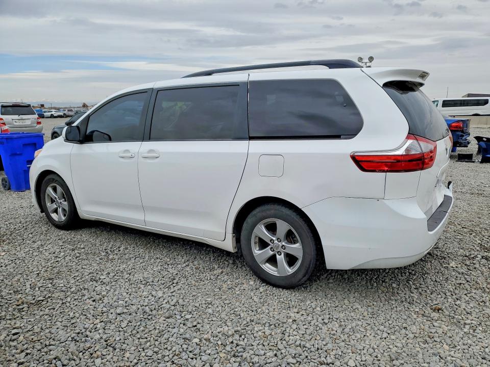 Photo 2 from auction – 2015 TOYOTA SIENNA LE with VIN 5TDKK3DC8FS605396