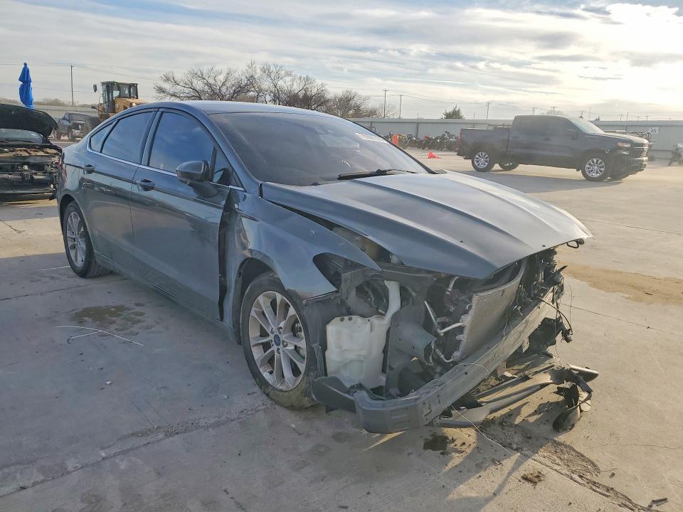 Photo 4 from auction – 2020 FORD FUSION with VIN 3FA6P0HD6LR261236