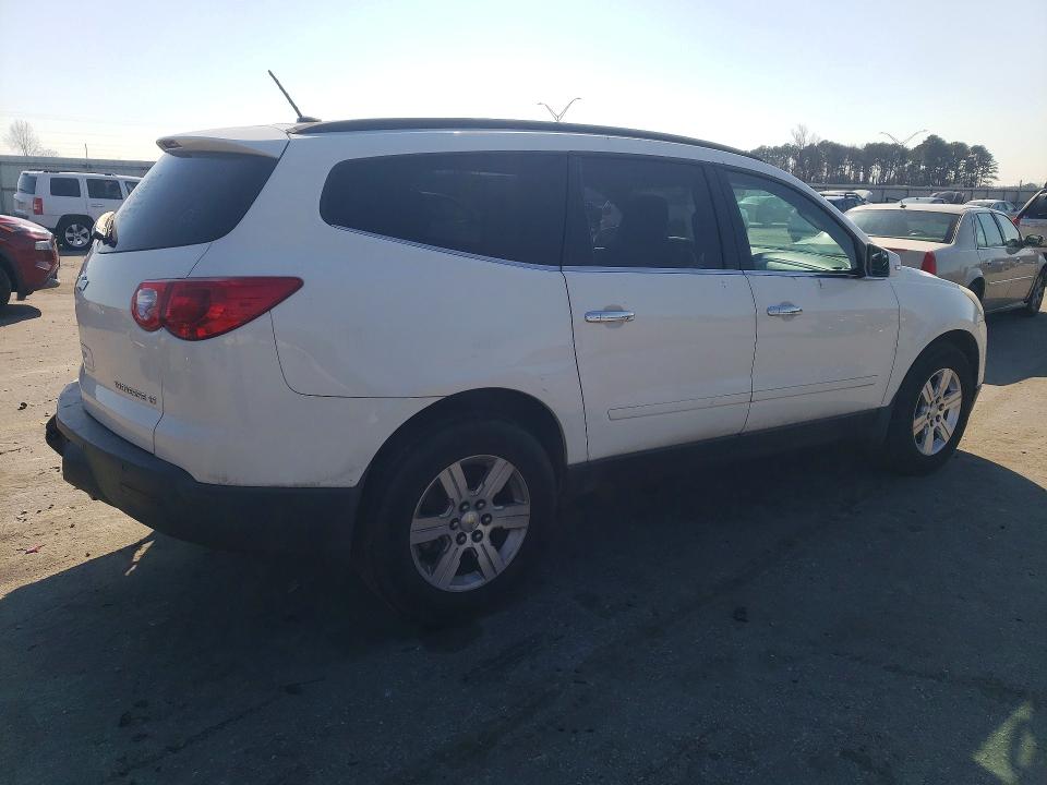 Photo 3 from auction – 2012 CHEVROLET TRAVERSE L with VIN 1GNKVGED0CJ101995