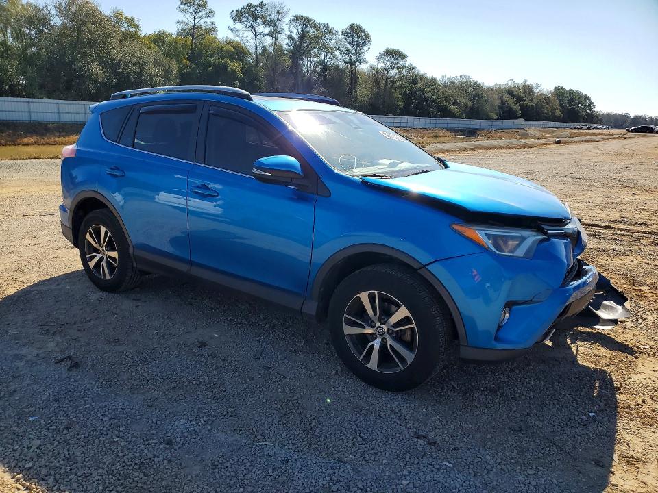 Photo 4 from auction – 2017 TOYOTA RAV4 with VIN JTMRFREV2HJ154021