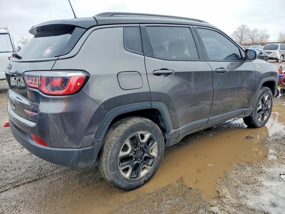 Photo 3 from auction – 2018 JEEP COMPASS with VIN 3C4NJDDB2JT128444