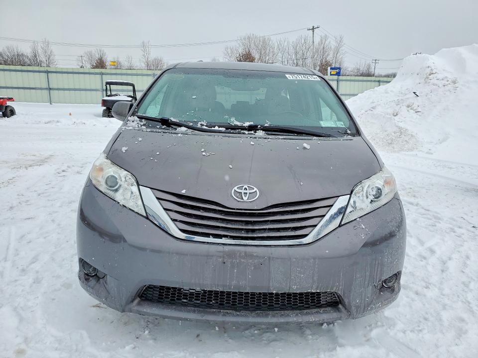 Photo 5 from auction – 2017 TOYOTA SIENNA LE with VIN 5TDKZ3DC5HS786004