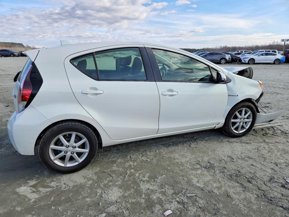 Photo 3 from auction – 2015 TOYOTA PRIUS C with VIN JTDKDTB36F1114173